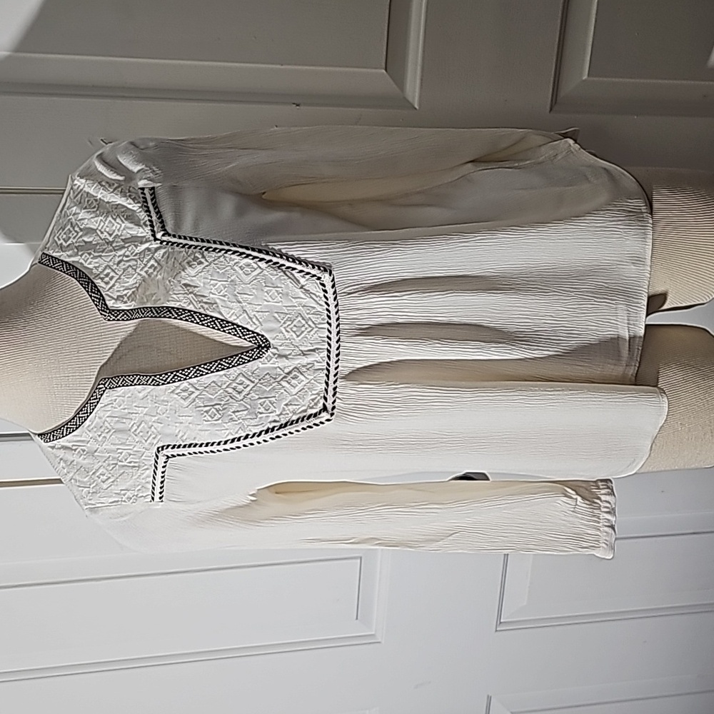 H&M off white long sleeve shirt. Size 6. Henley neck line with enbroider…
